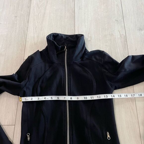Lululemon women’s jacket size 4 - Picture 3 of 7